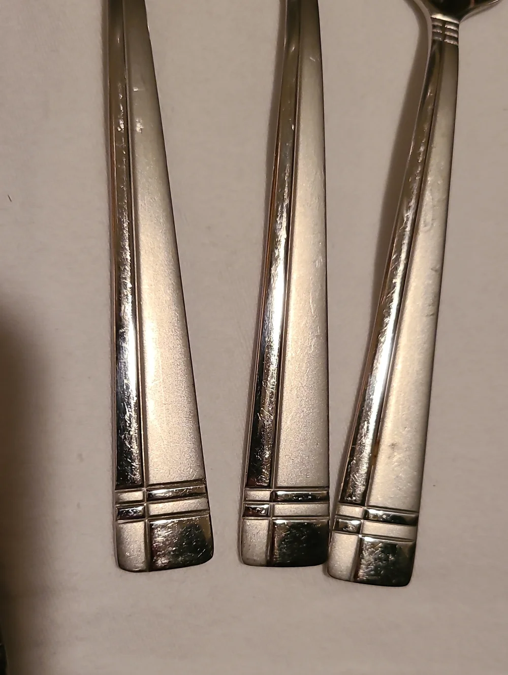 Oneida Amsterdam 18/10 Flatware Silverware Fork Knife Spoon Frosted Accent
